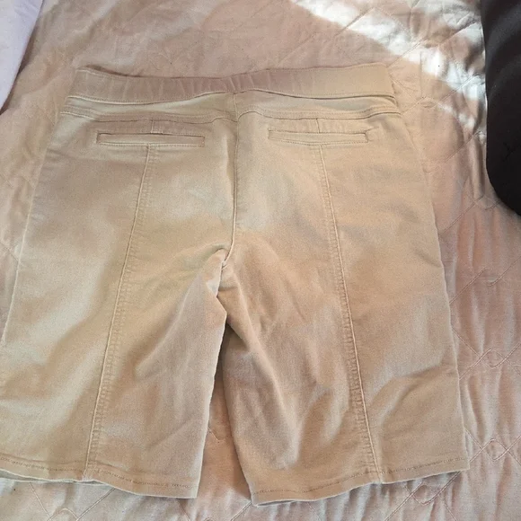 Kim Rogers Beige Bermuda Shorts 10 - Picture 4 of 7